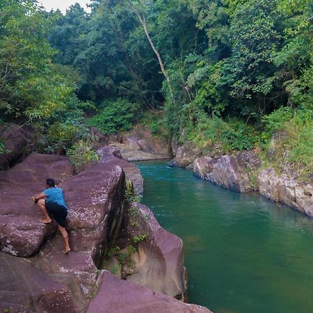 Jungle River Ginigathena Bagian luar foto