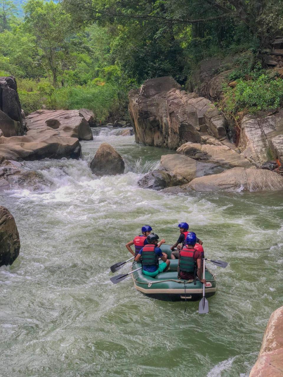 Jungle River Ginigathena Bagian luar foto
